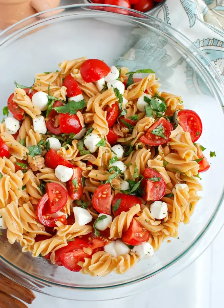 Caprese Pasta: Fresh Tomato & Mozzarella Delight